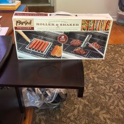 Parini Stainless Steel Hot Dog Roll And Salt And Pepper Shaker