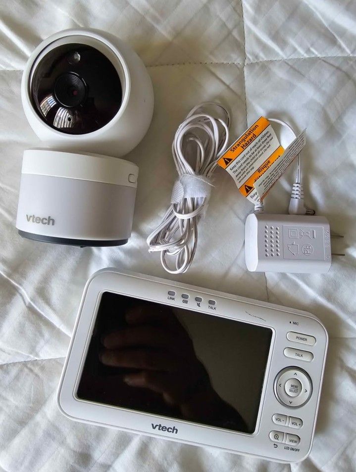 VTech 5" Digital Video Baby Monitor with Pan and Tilt and Night Light, VM5263, White