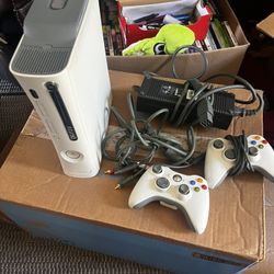 Xbox 360 2 Controllers And Can Add 5 Games Of Ur Choice 