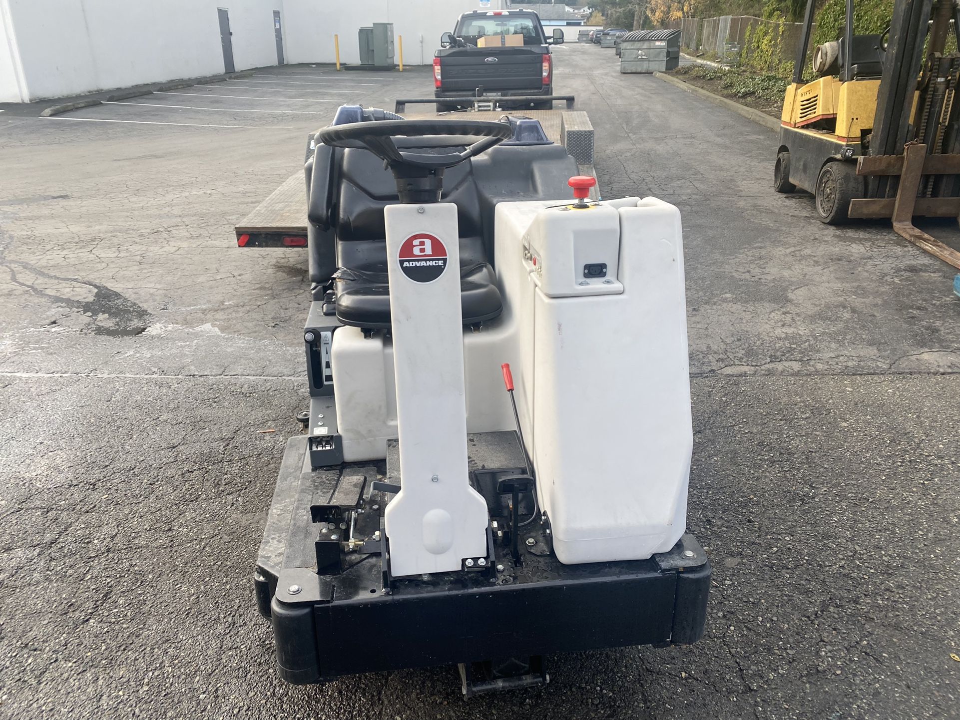 Advance 3800 Floor Scrubber 