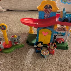 Free Mickey and Minnie play House