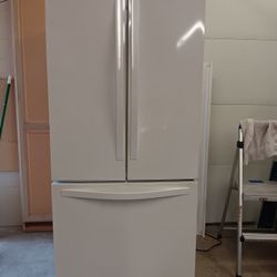 Whirlpool Refrigerator 20FDBM white MOVING SALE 