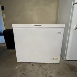 Frigidaire Deep Freezer