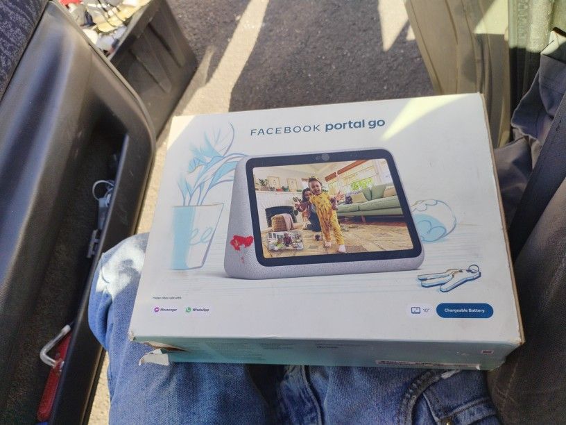 Facebook Portal. Go
