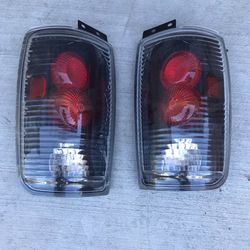 97, 03   Ford Expedition taillights