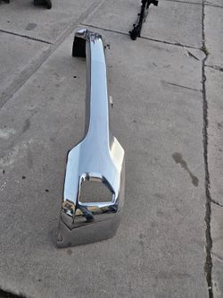 Chevy Silverado 1500 front bumper Oem