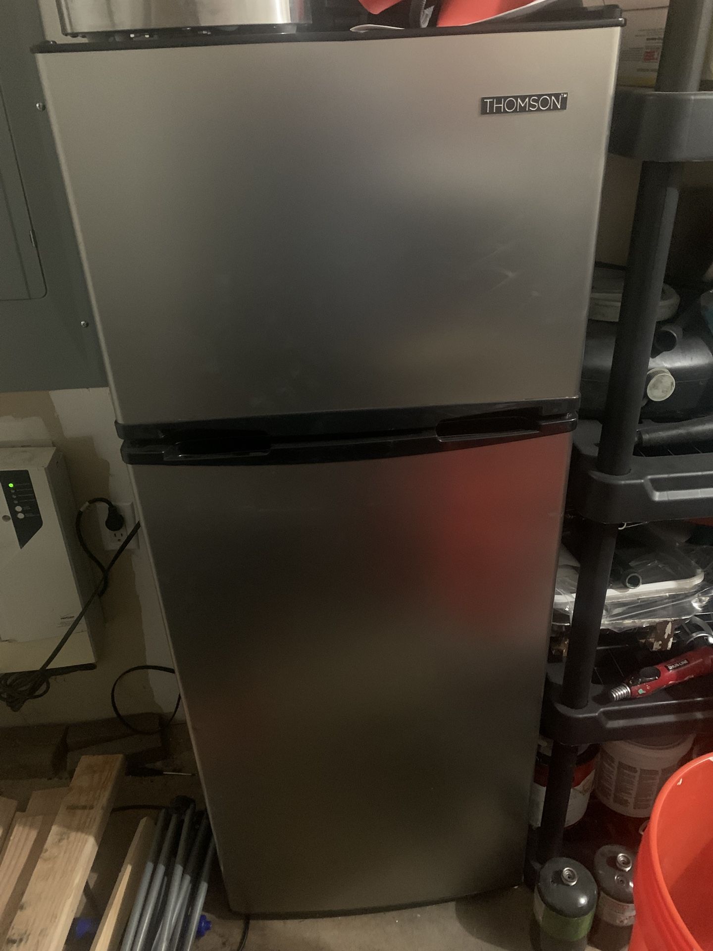 Thomson 7.5 Cu Ft Refrigerator/freezer