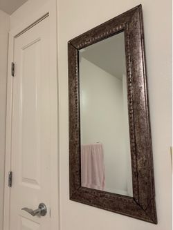 Decorative hanging mirror