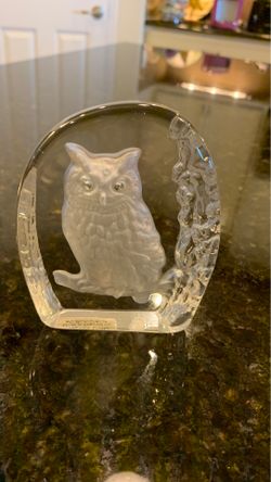 WEDGWOOD Crystal 3D Etched OWL Paperweight. 4 inches tall, made in England, Signed