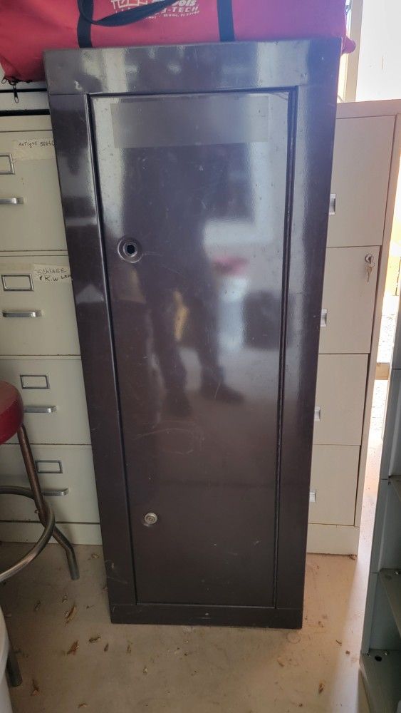 Gun cabinet