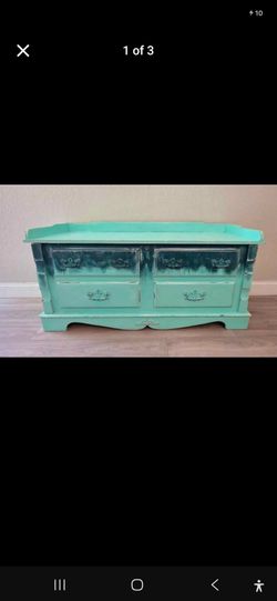 SOLID WOOD CEDAR CHEST