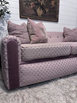 Vintage Pink Tufted Sofa – Hollywood Regency / Cottage Style