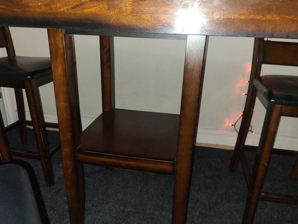 Table W/ Chairs
