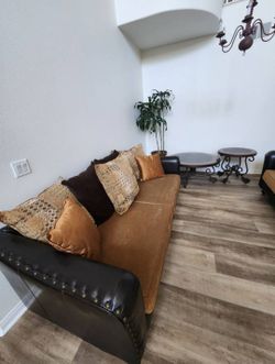 Nice Sofa Set + 2 side tables ~ must go this weekend!