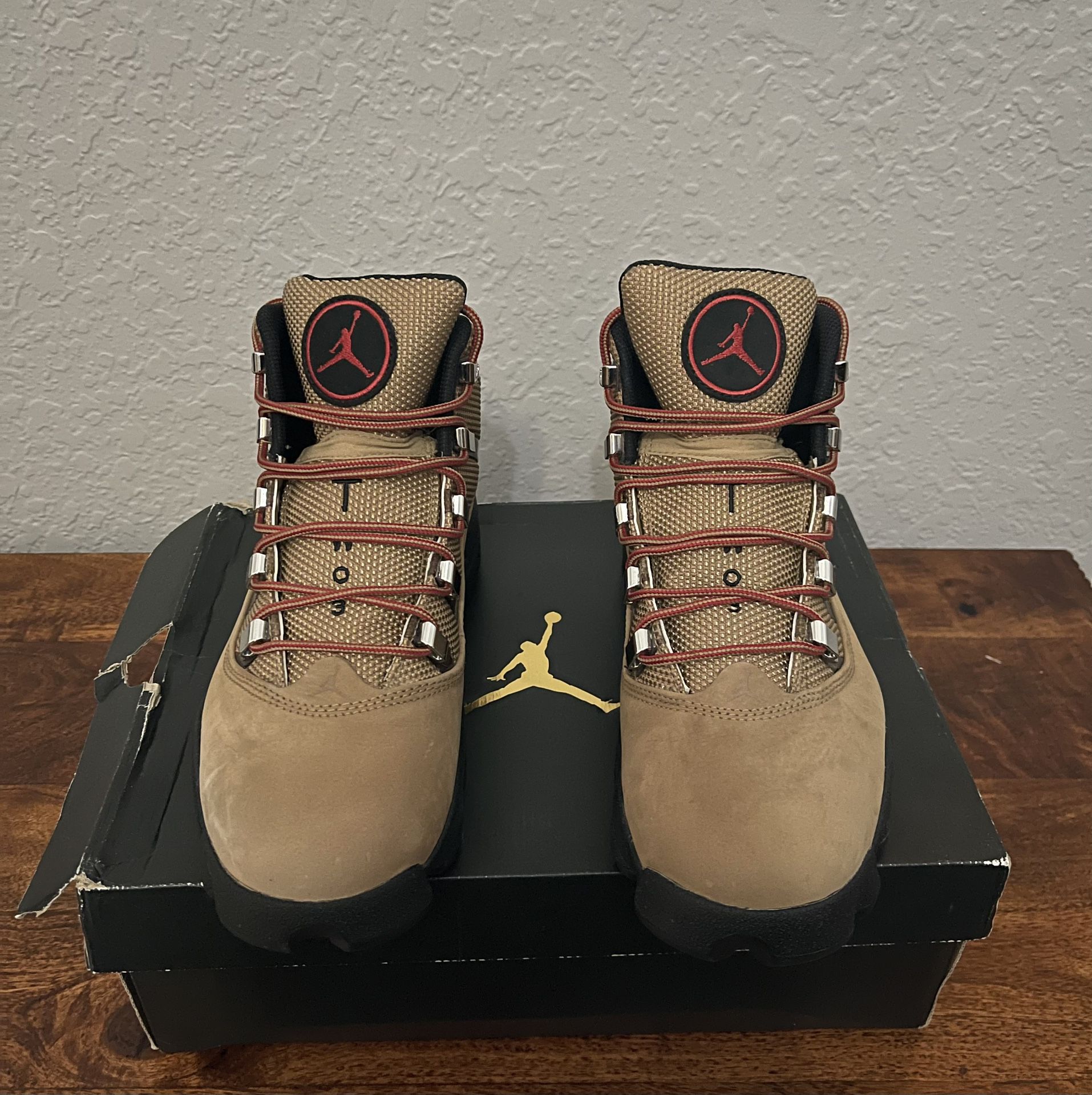 Jordan Winterized 6 Rings Boot Size 9