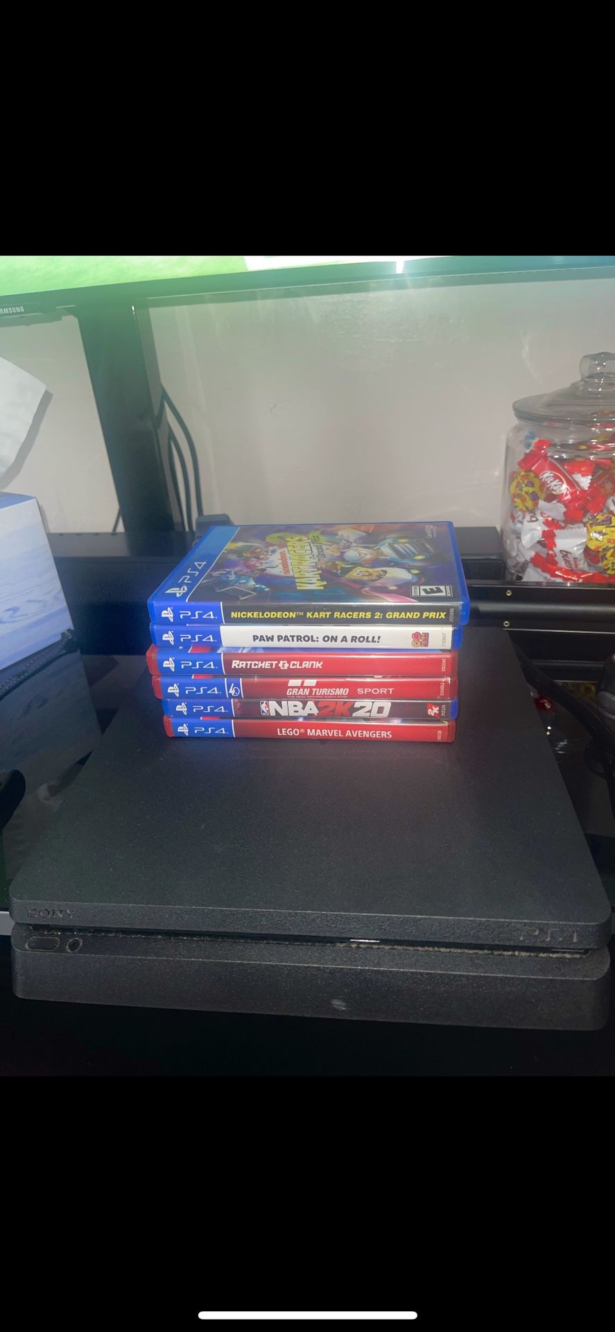 PS4 + 6 Games