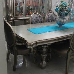 Dinning Table 