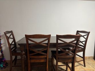 High top dinning table with 4 chairs