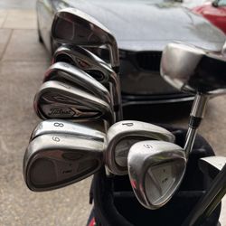 Complete Set Of Golf Club