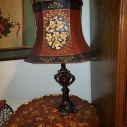 VINTAGE HIGH QUALITY HAND PAINTED FLORAL LAMP SHADE & GOLD BURGUNDY FOOTED TUSCANY LAMP BASE