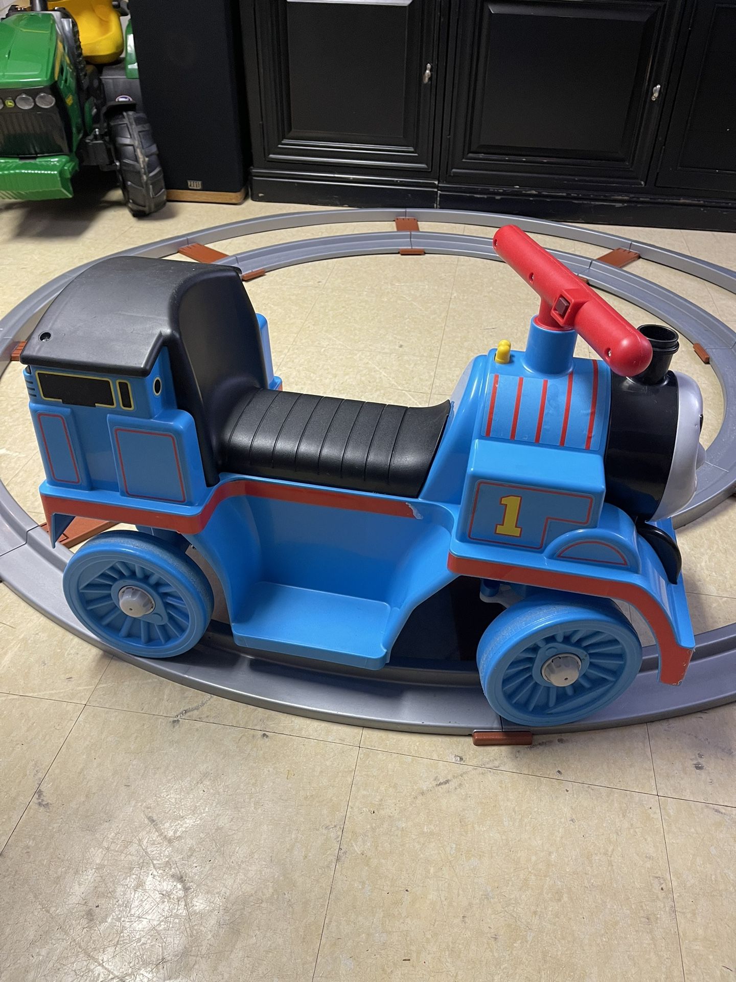 Power Wheels Thomas Ride-On Train with Track