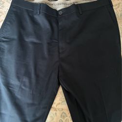 Men’s slacks 38x32 navy blue Haggar