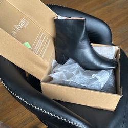 HAYLINN Booties In Black Color 