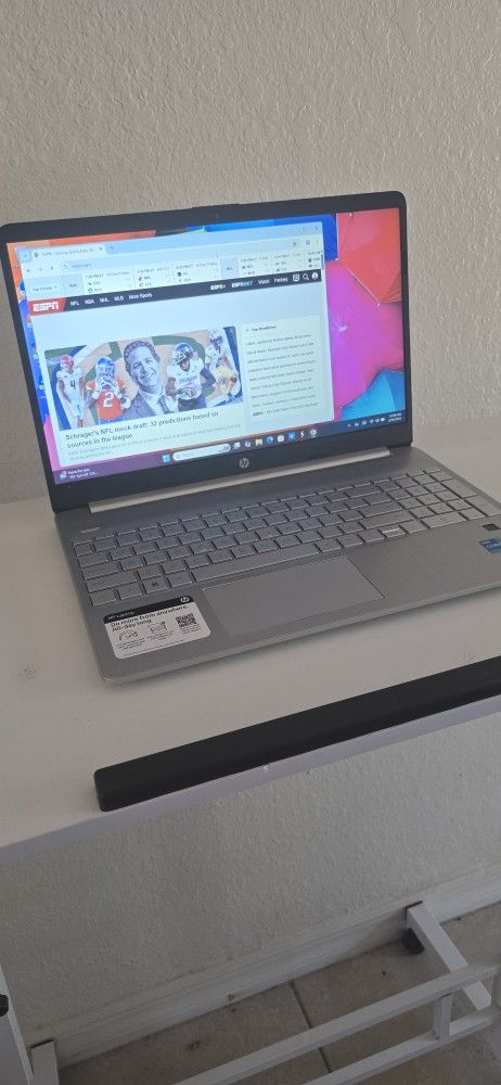 2024 Hp 15-dy5033dx Ultra lightweight laptop/ 12th Gen core i3/256gb M.2/16gb ram/15.6"/Fhd/Win 11