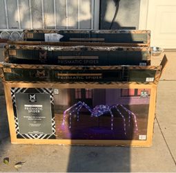 Member's Mark Pre-Lit Prismatic Spider 5.5ft - only 3 left
