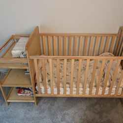 Adjustable height Crib With Attached Shelving