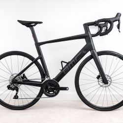 56cm Large 2024 di2 BMC Roadmachine 01 AMP THREE 56cm – Shimano 105 disc brakes Di2 – Full Carbon – Fast Road Bike retails $7999  Ideal for ~5’10″–6’1