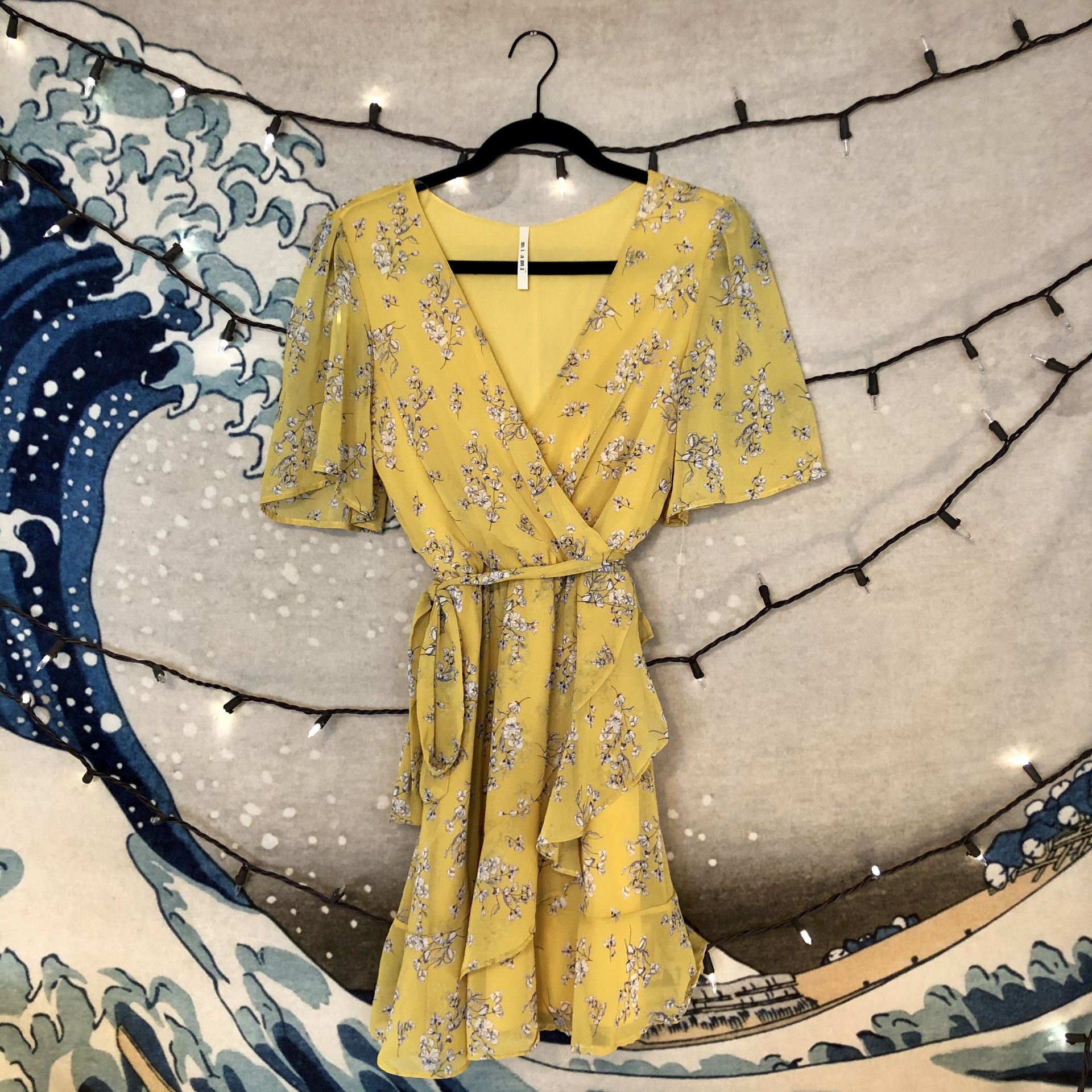 Frencesca’s Collection Mi Ami Beautiful Yellow Floral Dress Size S