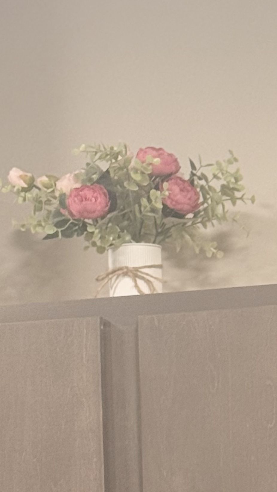 6 Faux Flowers With Vases