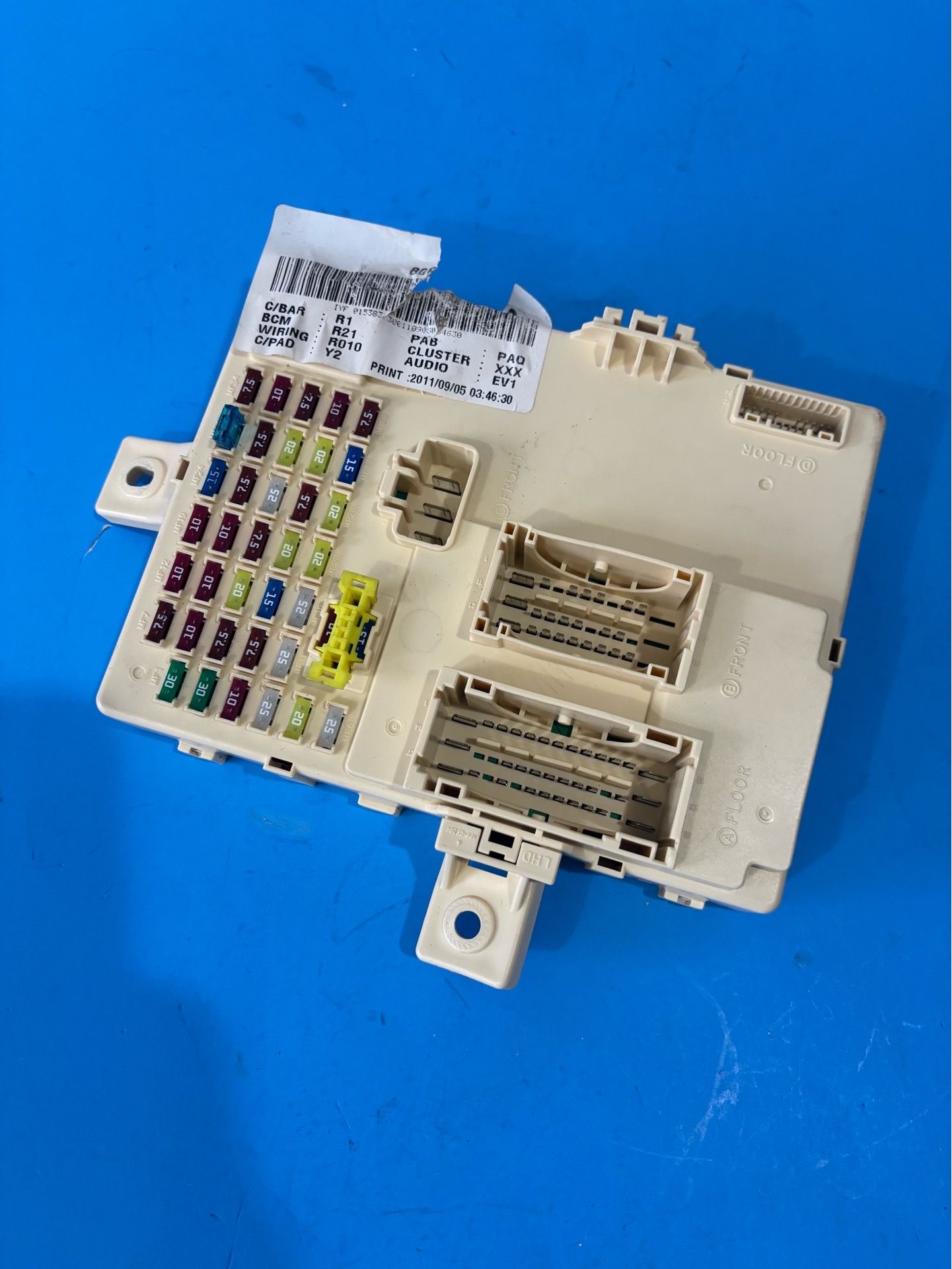 2009-2014 HYUNDAI SONATA CABIN FUSE RELAY JUNCTION BOX 91950-3S052 OEM