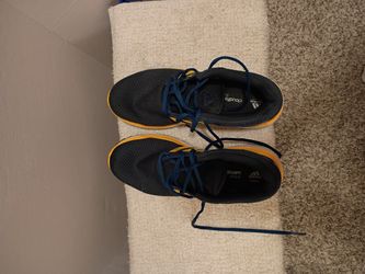 Men Adidas Cloud Foam Sneakers Size 9