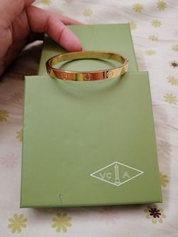 Bangle bracelet