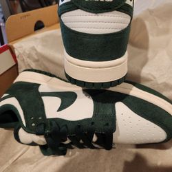 Size 7.5 Women's Nike Dunk CHRISTMAS SHOE 