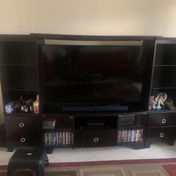 Entertainment center