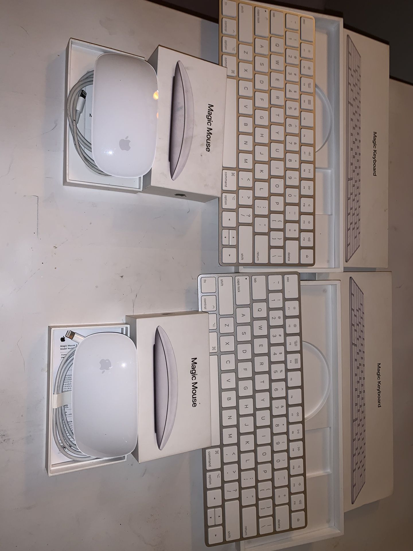 2 Apple Magic Mouse 2 & 2 Apple Magic Keyboard