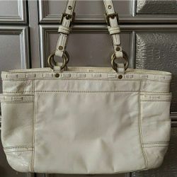Coach Leather Medium Size Vintage Off White Lady's Tote/Bag in Overall  Good Condition.
