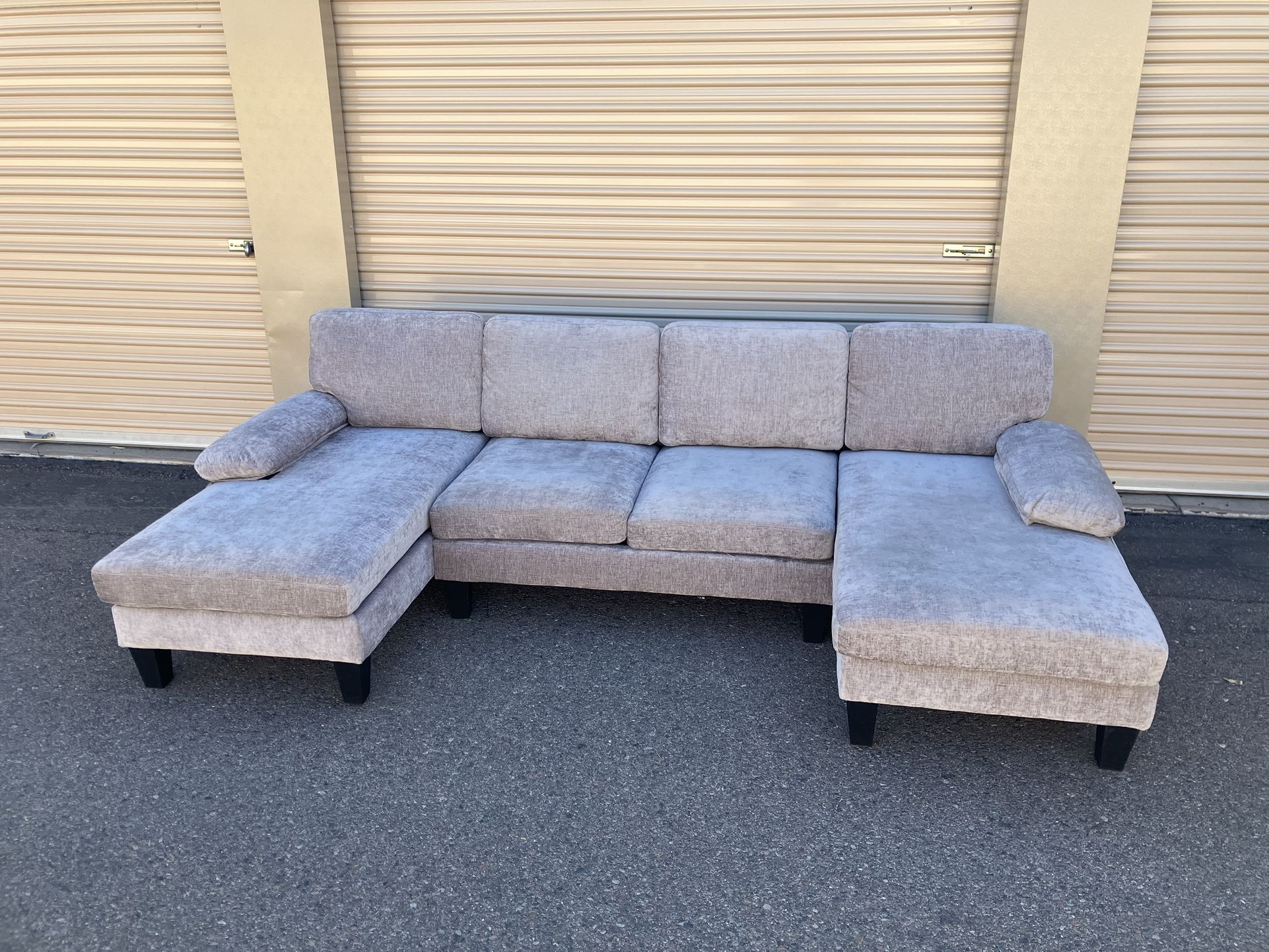 FREE DELIVERY Low-Profile Gray Sectional 