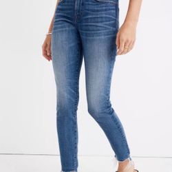 Madewell 9” high-rise skinny crop jeans size 23 destructed hem edition!