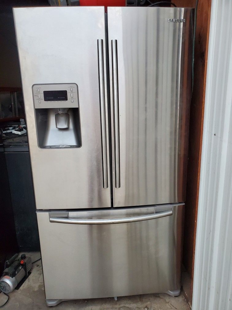 ISamsung French door stainless steel refrigerator