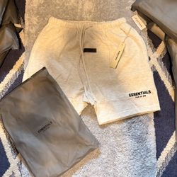 ESSENTIAL SHORTS 