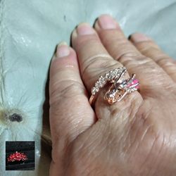 ROSE GOLD, DRAGON HEAD WITH TAIL THAT WRAPS INTO A BEAUTIFUL RING.  PINK AND CRYSTAL CLEAR CRYSTALS... SIZE 10. (R-24996)