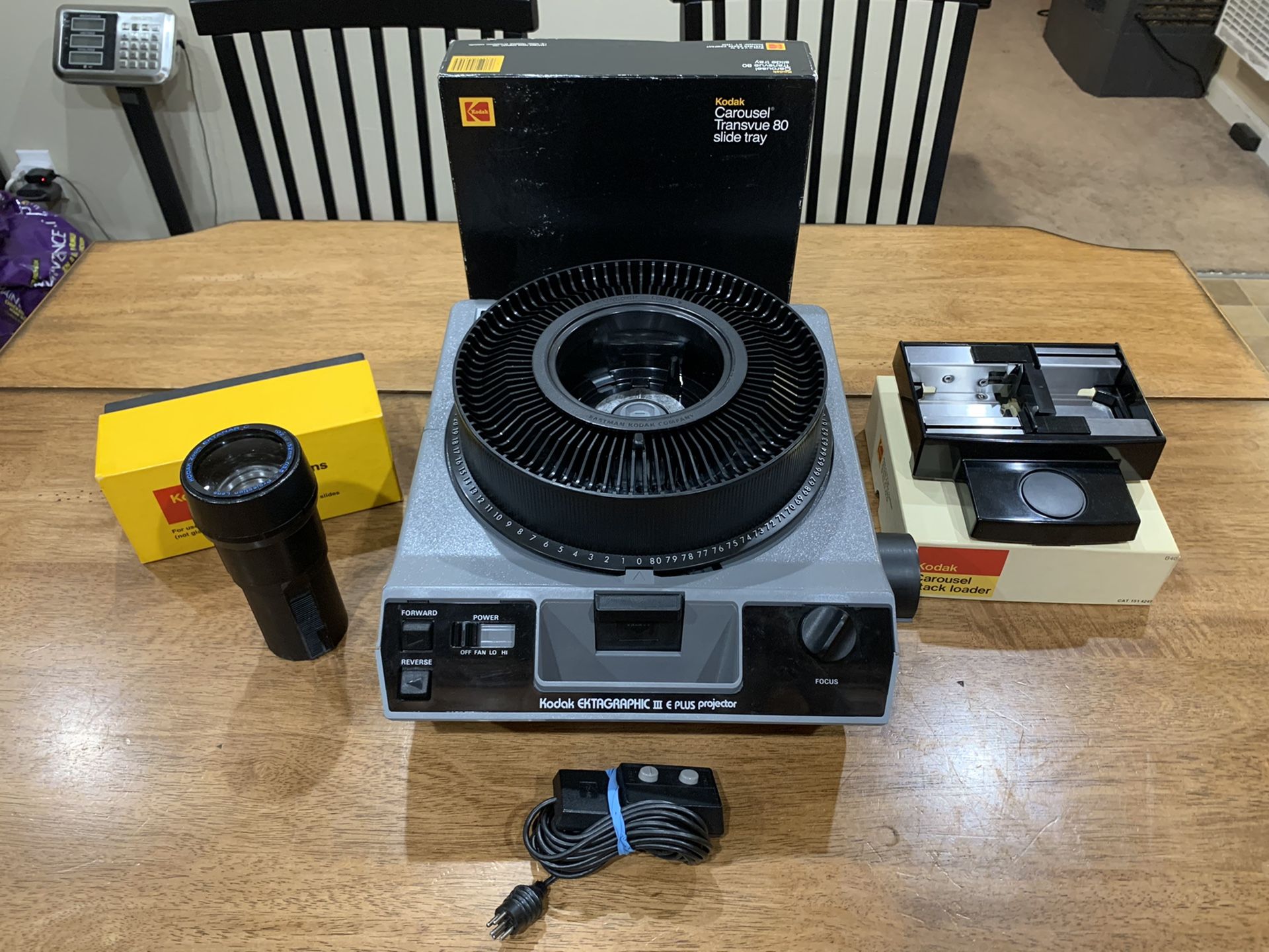 Kodak Ektagraphic III E Plus Projector w/ Ektanar 4-6”f/3.5 Slide Tray & Loader