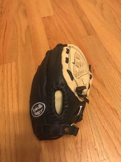 Louisville Slugger 9” Baseball Glove