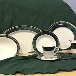 45 PcsVINTAGE FINE CHINA - RETRONEU, PATTERN "JADE GARDEN" - SERVICE FOR EIGHT + XTRA 45 Pcs