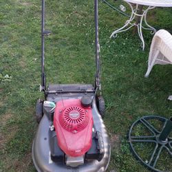 Self-propelled Honda Mower