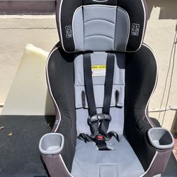 CAR SEAT 